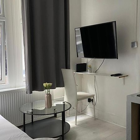 Lovely Ground Floor Miles Apart Apartment ลอนดอน ภายนอก รูปภาพ